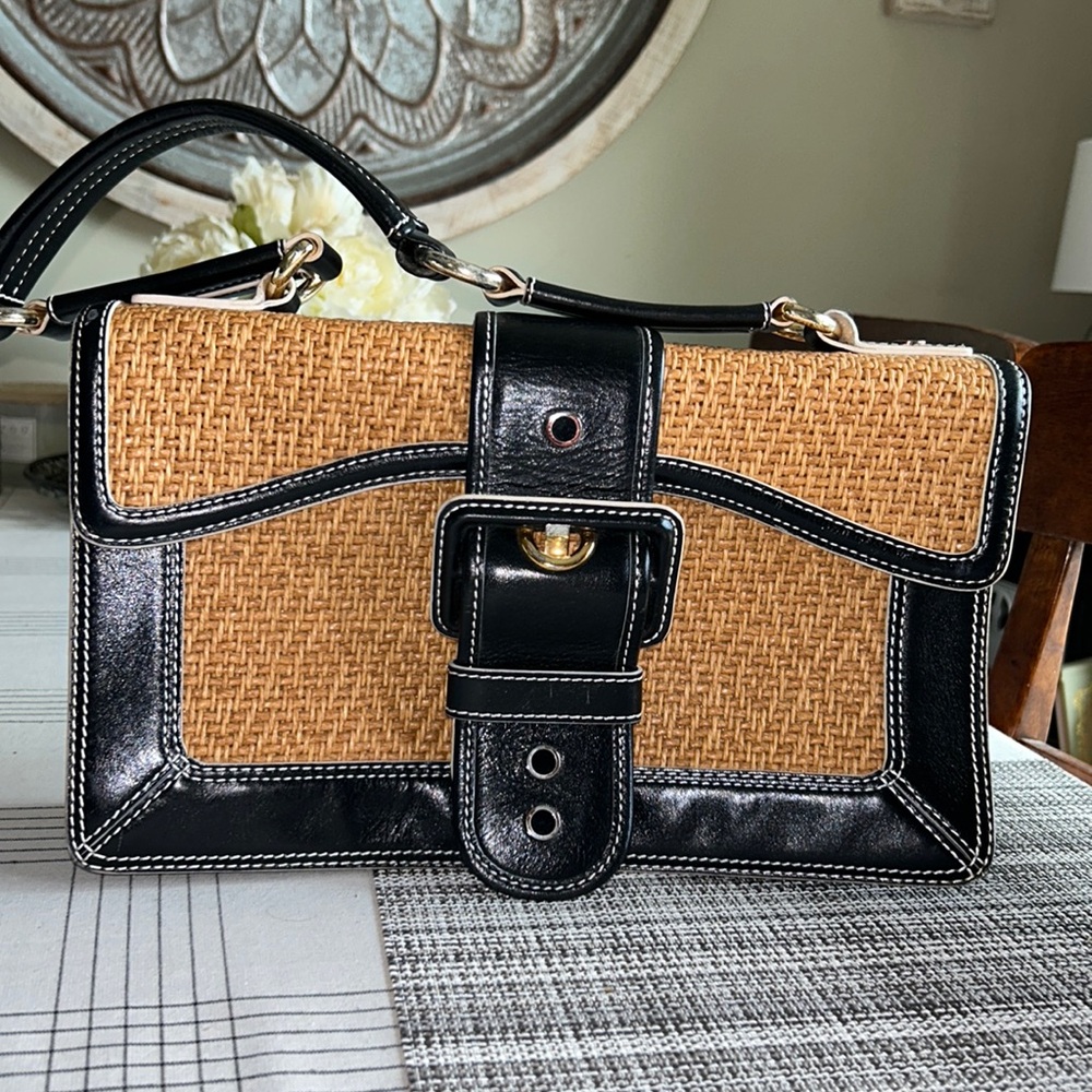 Retro 80s purse. Black with basketweave detail.